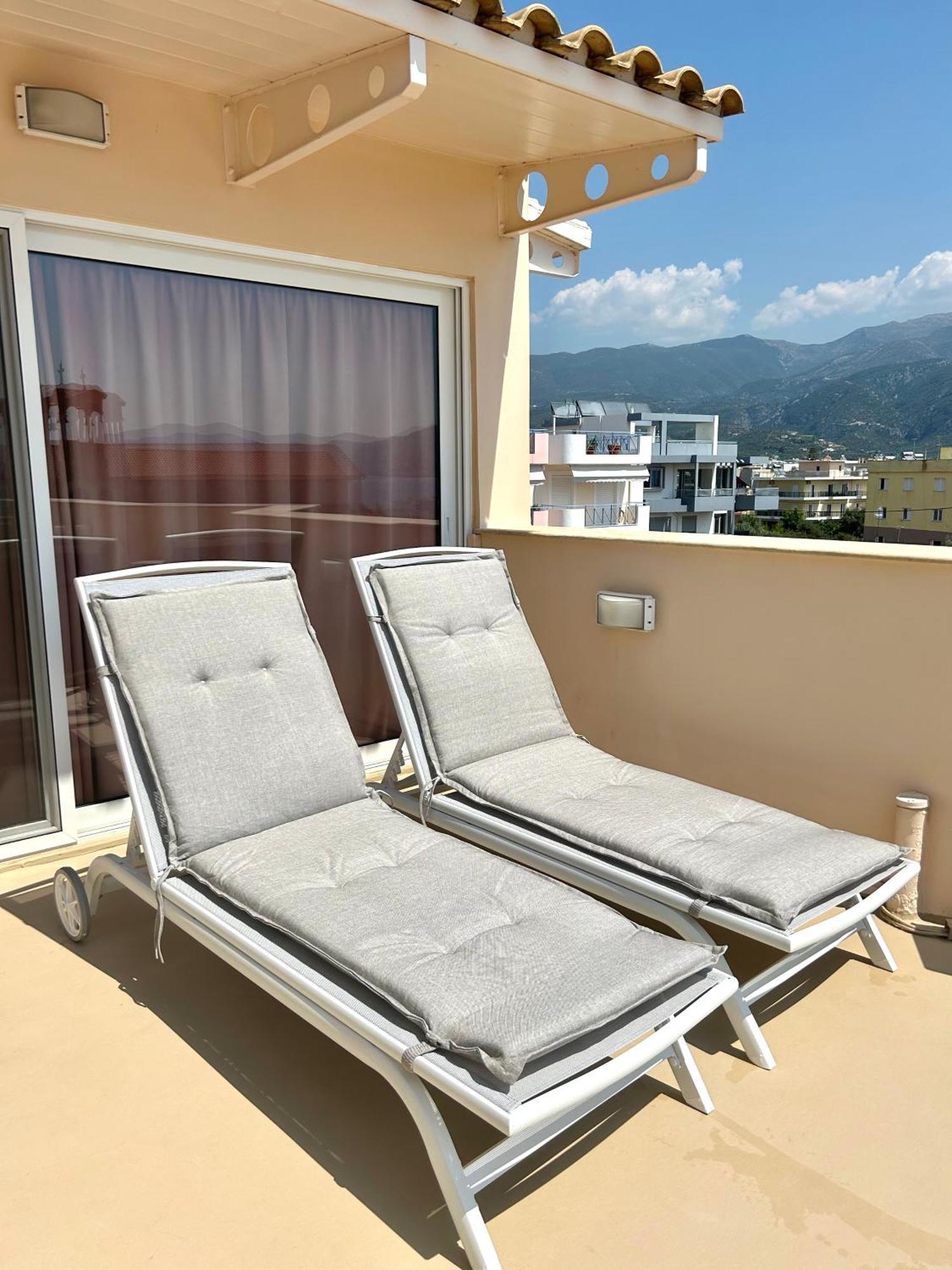 Sia'S View Apartment Kalamata Bagian luar foto